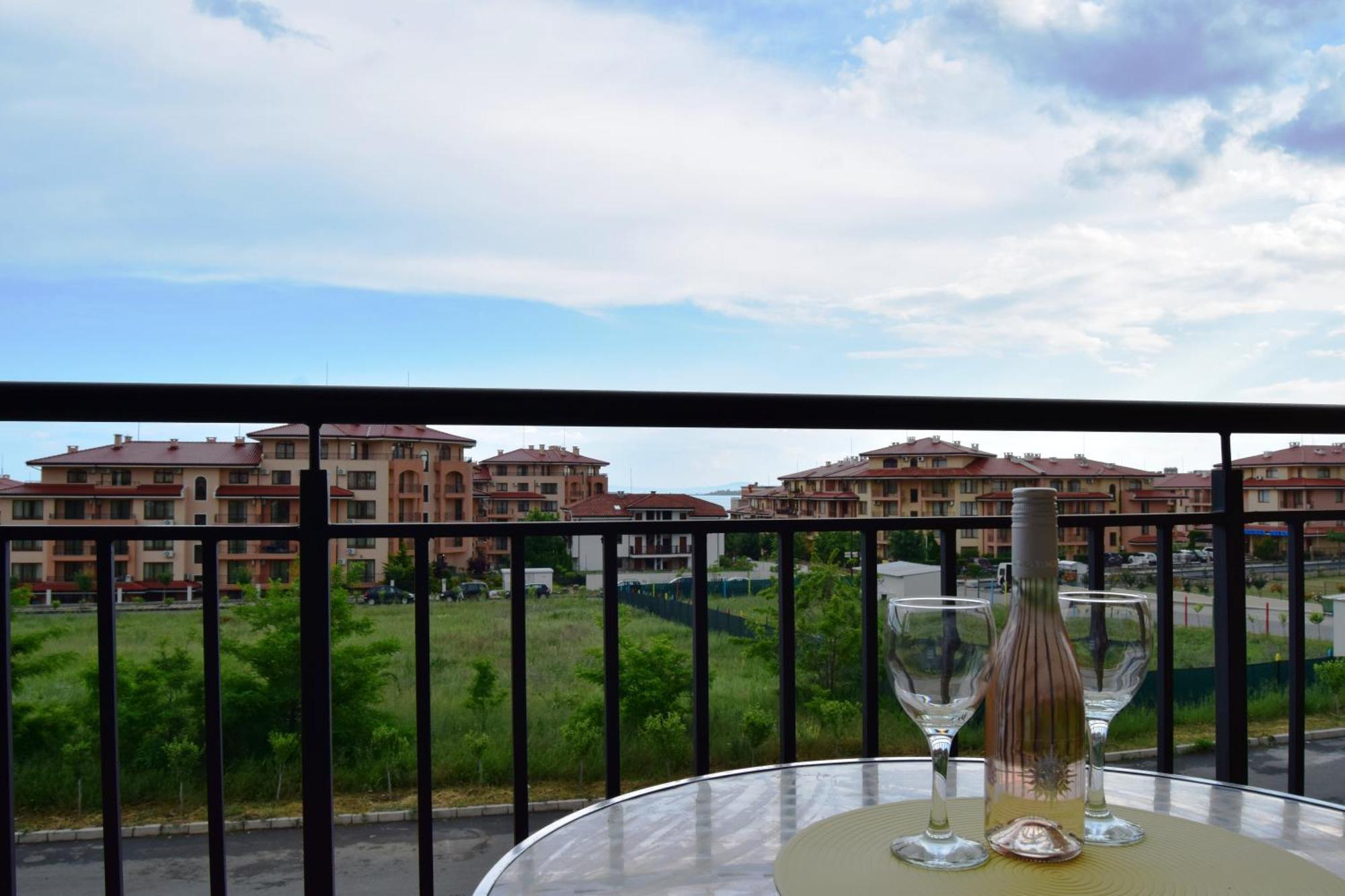 Bright Studio With Parking & Pool Sveti Vlas Exterior photo
